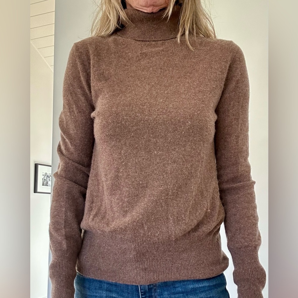 Neiman Marcus Brown Cashmere Turtleneck Sweater